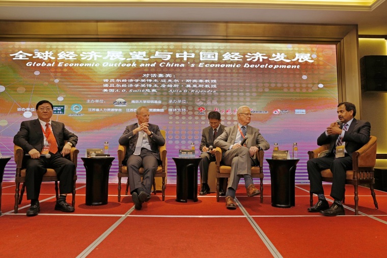  企业跨国经营国际研讨会 A.O.史密斯董事长Ajita对话诺贝尔经济学奖获得者