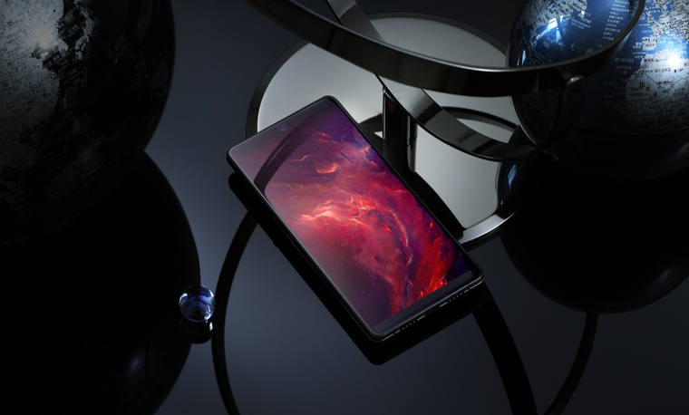 罗永浩直播聊三匹黑马，全新8G+512G版坚果R1于6月14京东首发