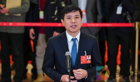 李彦宏：记忆情感数字化存储 AI让人类“永生”