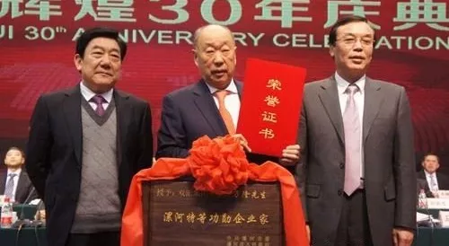 万洪建谈父亲万隆：和秘书沈瑞芳姘居近20年 把母亲孤零零抛弃在漯河