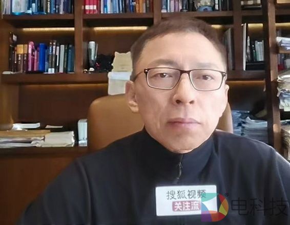 跟张朝阳边读新闻边学知识，锁定搜狐视频关注流了解汽车巨头转舵新动态