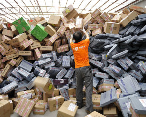 快递企业摩拳擦掌备战双11 开万元高薪都招不到人！