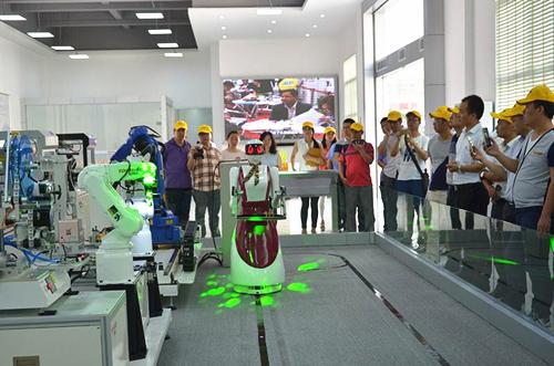 受日本打压 国产机器人上半年仅卖27亿元