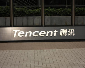 腾讯股价拆股后首次达300港元 今年累计涨幅超55%