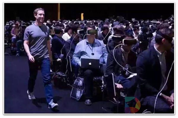 本来是要玩VR的，结果被VR玩了