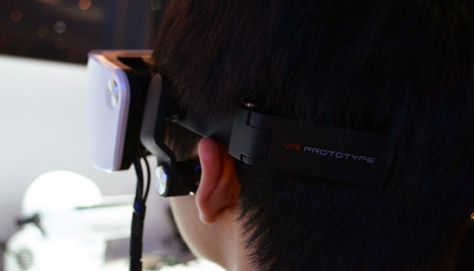 松下全新VR头显 四块透镜组合实现220°大视场