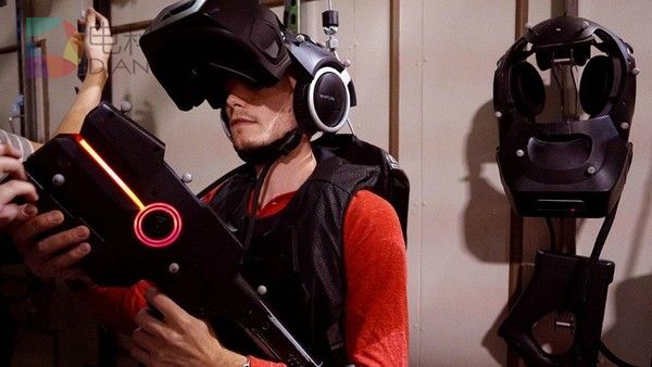 来看看The Void的炫酷VR头盔Rapture