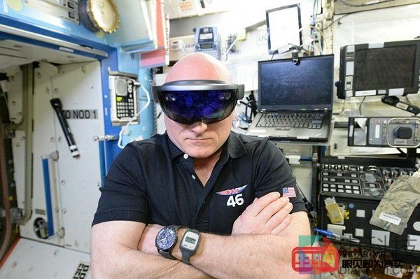 美陆军与微软签署4.8亿美元合同购买HoloLens