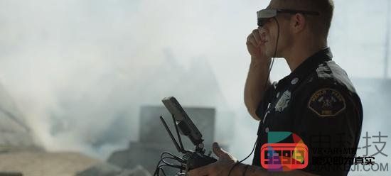 消防员正采用Epson Moverio AR智能眼镜来拯救生命