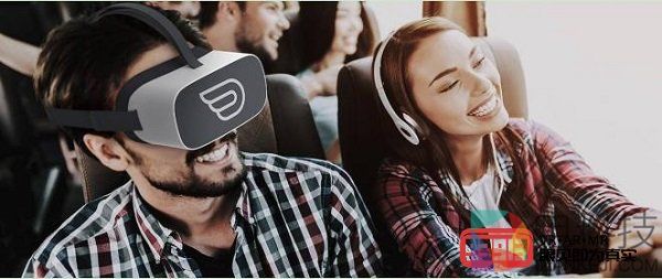 乘坐FlixBus旅行大巴戴上Pico Goblin 2沉浸在VR世界中