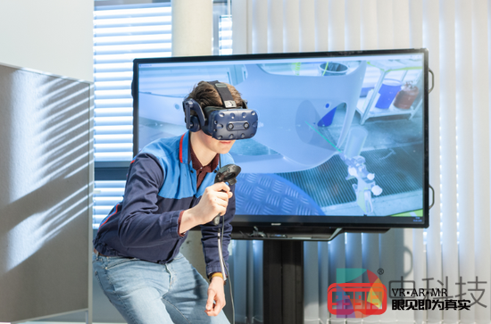 宝马用VR眼镜训练学徒