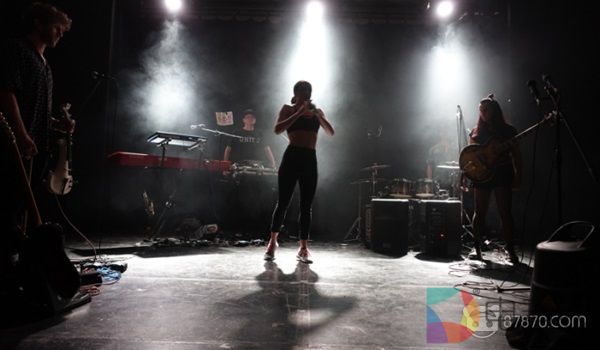 使用LIVR应用程序，享受VR戏剧