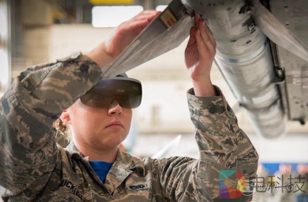 加拿大皇家海军利用AR检修船舶