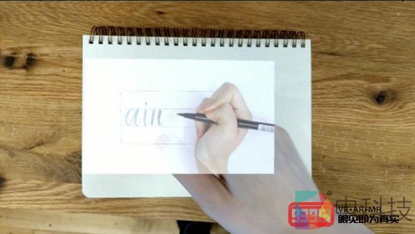 《Drawalong AR》可实现随时在AR和标准全屏视频之间切换