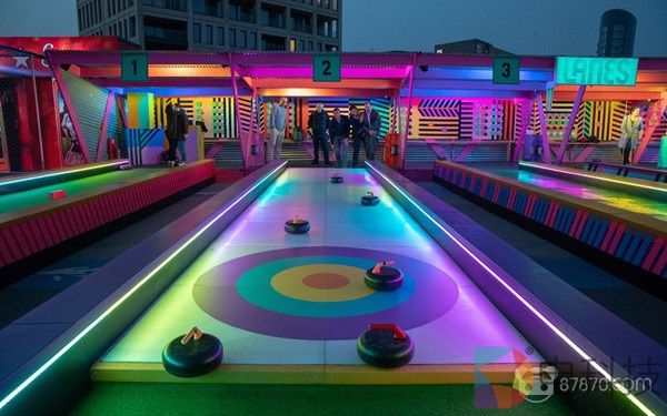 屋顶酒吧Roof East引入VR足球体验