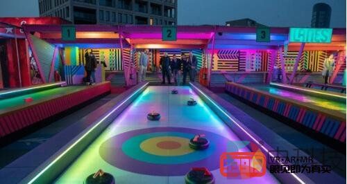 屋顶酒吧Roof East引入VR足球游戏