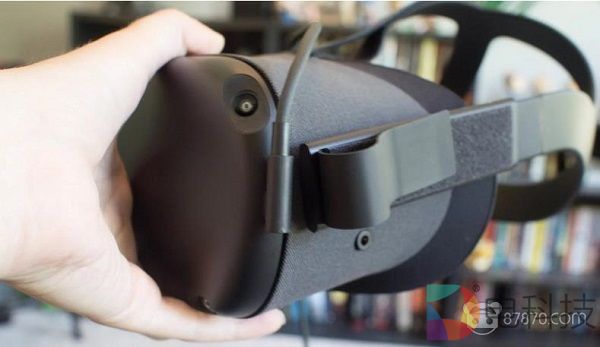 Oculus Quest支持边充电边使用