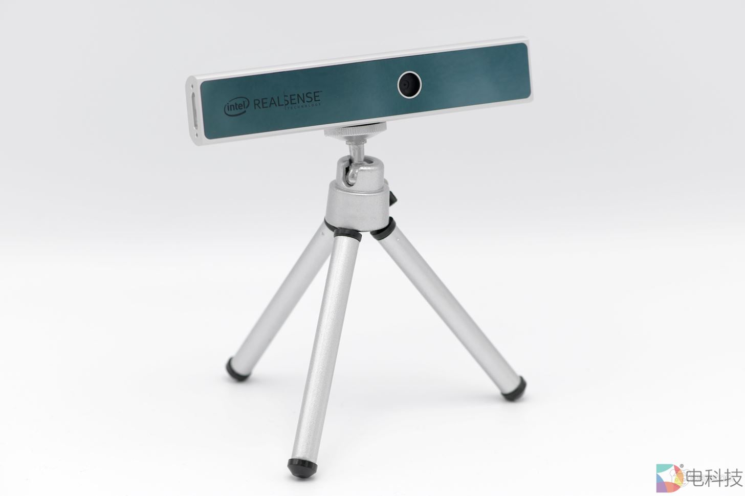 英特尔推出入门级实感摄像头SR305，售价79美元