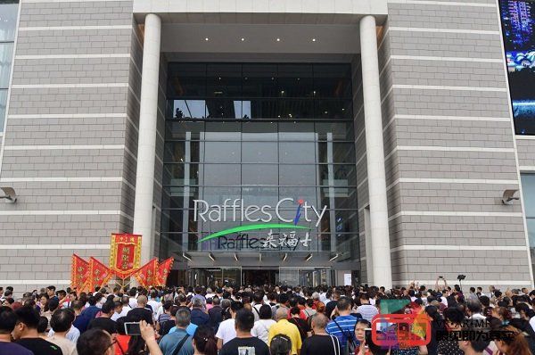 人从众叕！西南首家数字王国空间VR体验中心亮相重庆来福士