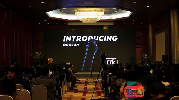 全球首款8K口袋全景相机QooCam 8K正式发布