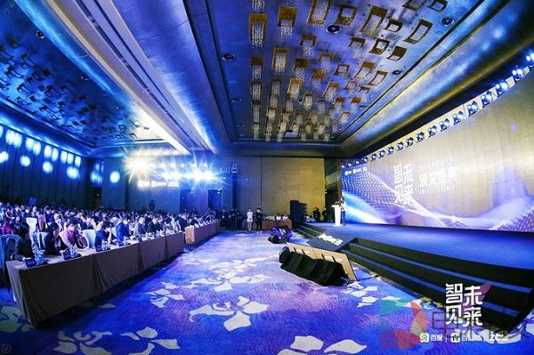 “科技届的奥斯卡”——大朋VR荣获百度& ZOL“年度进取产品”奖