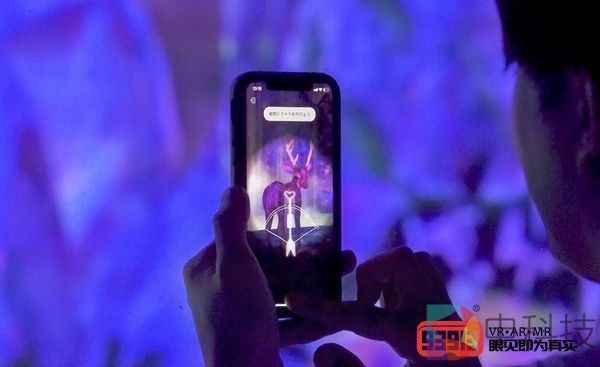 日本当红艺术团队teamLab推出IR新技术，实现手机与现实双向交互