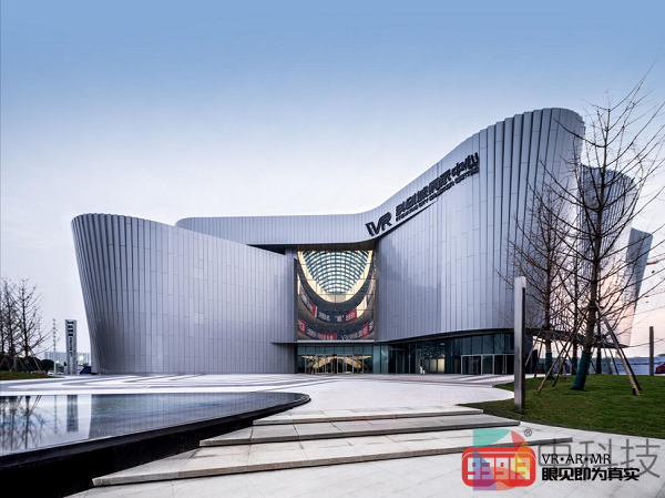 「政府+市场」双轮驱动，绿地如何携手南昌政府打造VR科创城？
