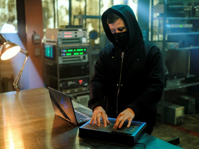 【ROG电音潮玩夜发布会新闻稿】 ROG幻14 Alan Walker典藏版领衔 燃爆ROG电竞潮玩夜(2)663.pn