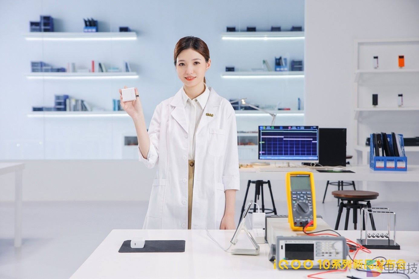 骁龙8+携手自研芯片V1+ 未来电竞旗舰iQOO 10系列登场