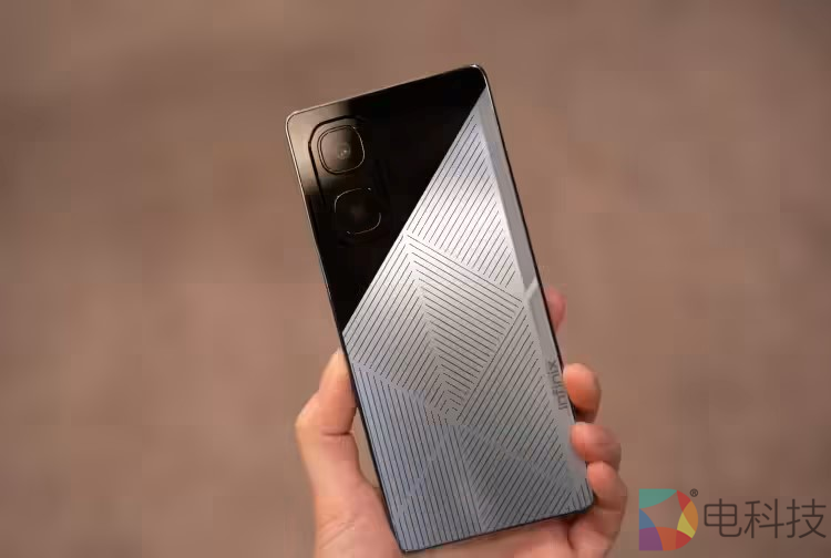 传音Infinix携BOE（京东方）亮相巴塞罗那MWC 发布全球首款钙钛矿太阳能充电手机