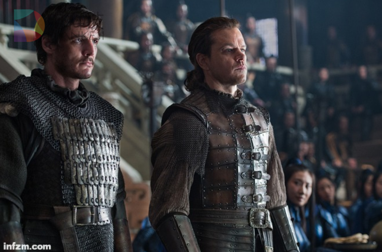 马特&middot;达蒙（右）和佩得罗&middot;帕斯卡（左）在片中饰演雇佣兵。张艺谋说，和马特&middot;达蒙的合作是&ldquo;梦想成真&rdquo;。（剧组供图/图）