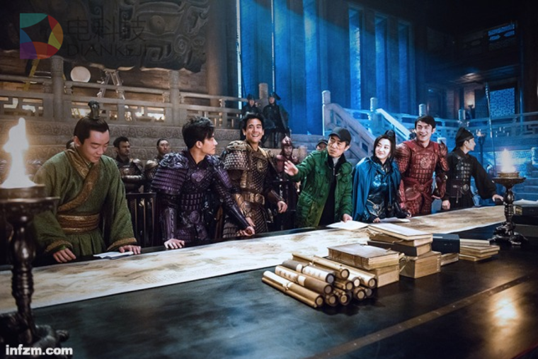 中方演员的名单，是张艺谋和罗异花了一下午时间拟出来的，最后参演的，都是第一人选。覆盖了各个年龄阶段的粉丝群。（剧组供图/图）