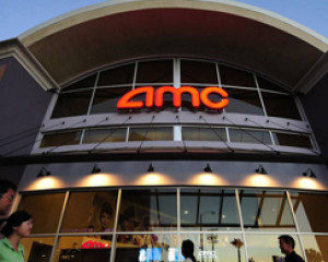 万达旗下美国AMC院线预计二季度大亏 盘后暴跌逾26%