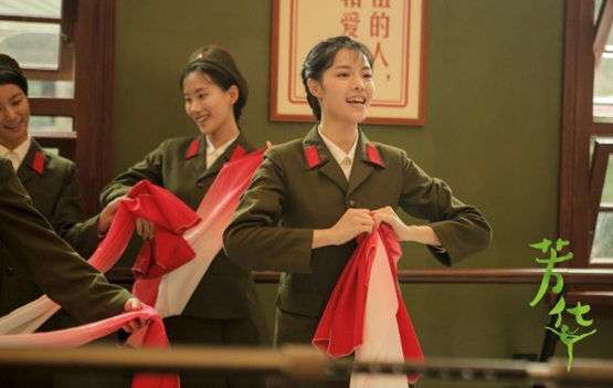 冯小刚宣布《芳华》定档12月15日！大会过后，该回来的就回来了