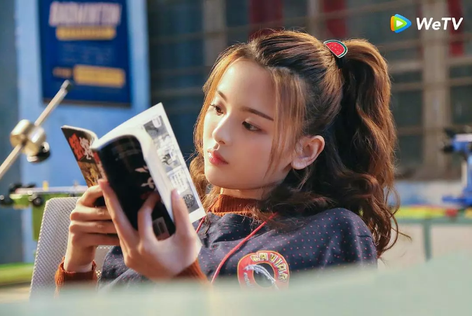 杨超越半年创收6166万，经纪约签到2026年，传递娱乐赚大了