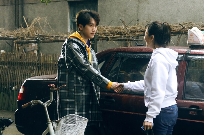  《不知东方既白》热播  余玥宋一雄姐弟恋“甜蜜撒糖”