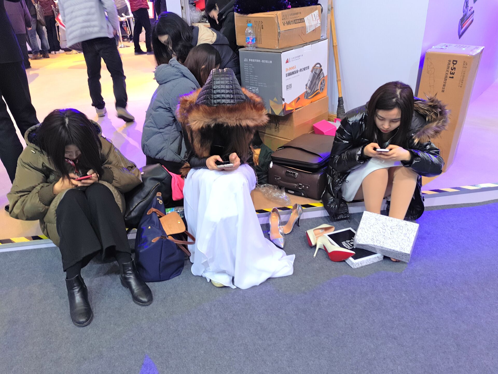 妹子多过车展 所有AWE你想看的都在这里