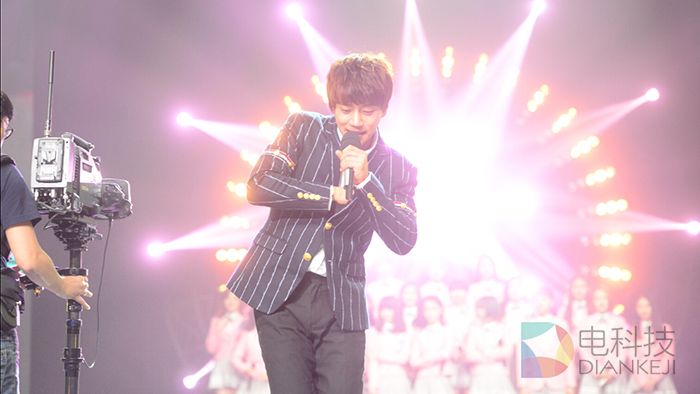 黄致列现身超女百强团 一届更具时代感的《超级女声》迎来高潮