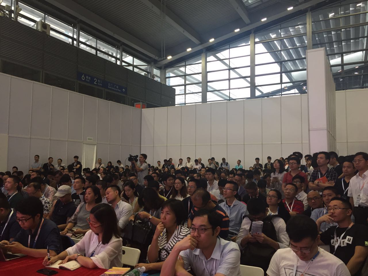 智慧家庭博览会ARVR技术应用及渠道对接高峰论坛 (10).jpg