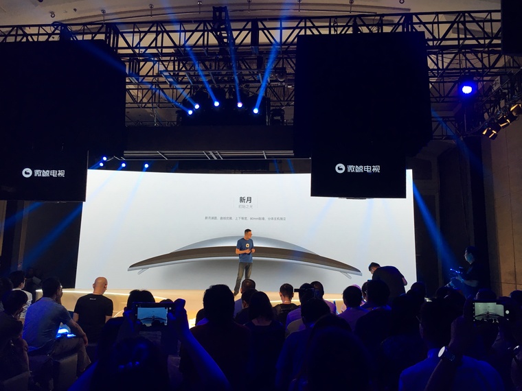 微鲸78英寸天幕曲面电视 为何好评率高达98%？