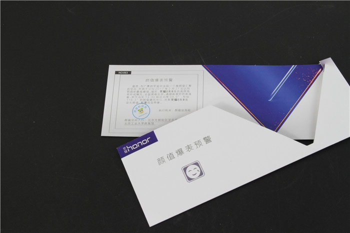 荣耀新机发布 速度加颜值诠释年轻新含义