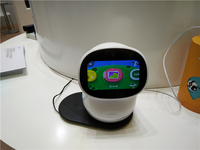 AWE2017智慧家庭成关键词 ROOBO机器人备受瞩目