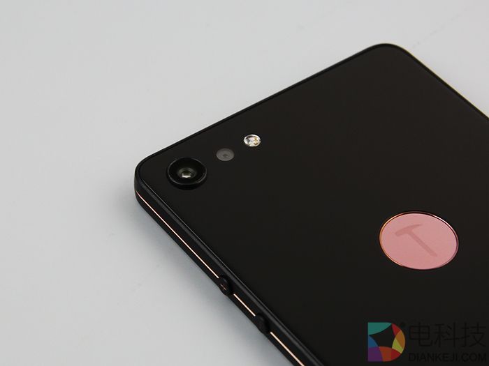 坚果Pro 2细红线版开箱：1799元也能刷新手机设计标杆