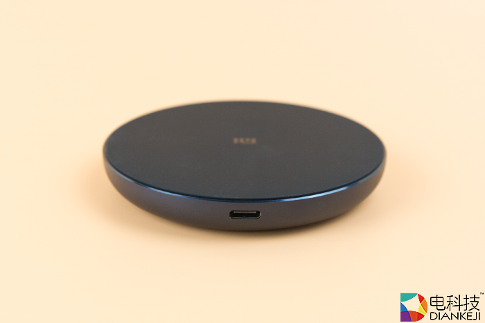 小米无线充电器：无线QI协议+10W电量输出，品味精简生活
