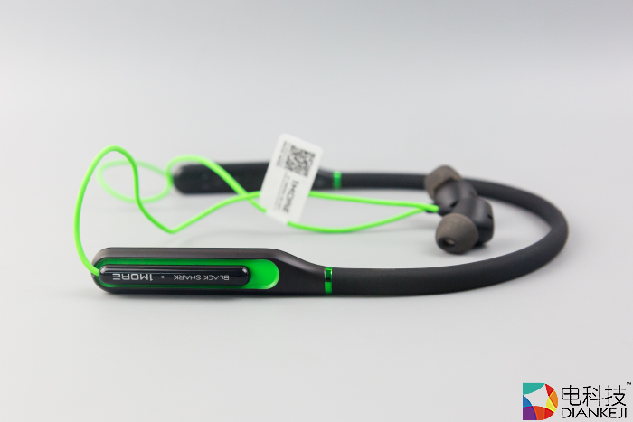 Spearhead VR蓝牙耳机：黑鲨1More联合出品，让电竞音质更发烧