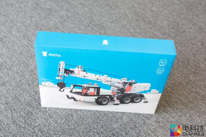 米兔积木工程吊车：高仿真模型，动态结构设计助燃孩子科技好奇心
