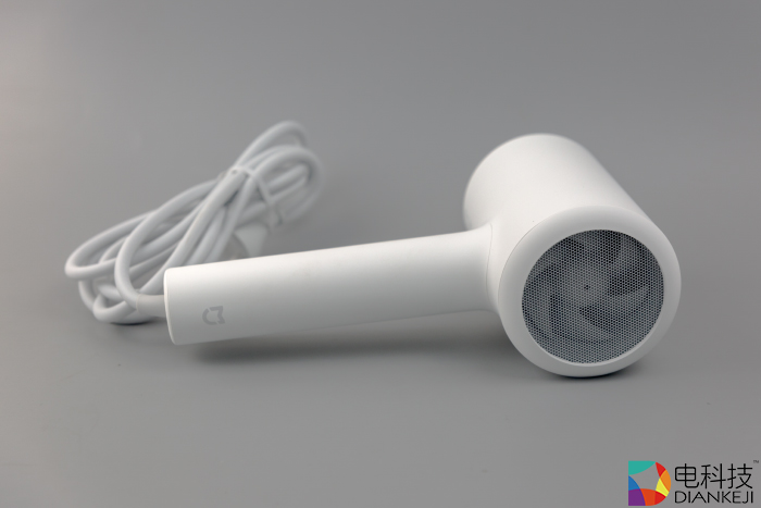 米家水离子吹风机：富含水离子微粒，持续使用可让秀发光泽又靓丽