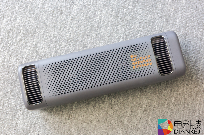 米家车载空气净化器：360°滤芯强效净化空气，智能APP极具科技范儿