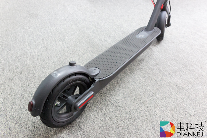 通勤大杀器—小米电动滑板车Pro，45公里续航28斤重单手轻松拎起