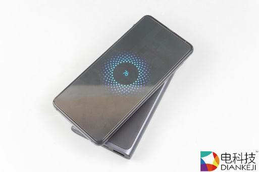 小米史上最强充电宝：10000mAh支持10W无线快充